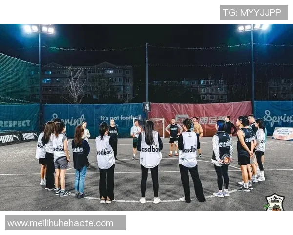 飞盘竞技的魅力：深入武汉飞盘队的团队协作与精神探讨